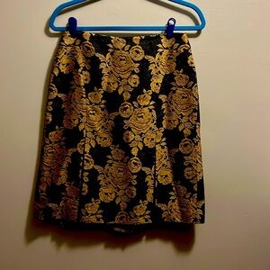 Ann Taylor, black and gold floral pleated skirt size 4 petite